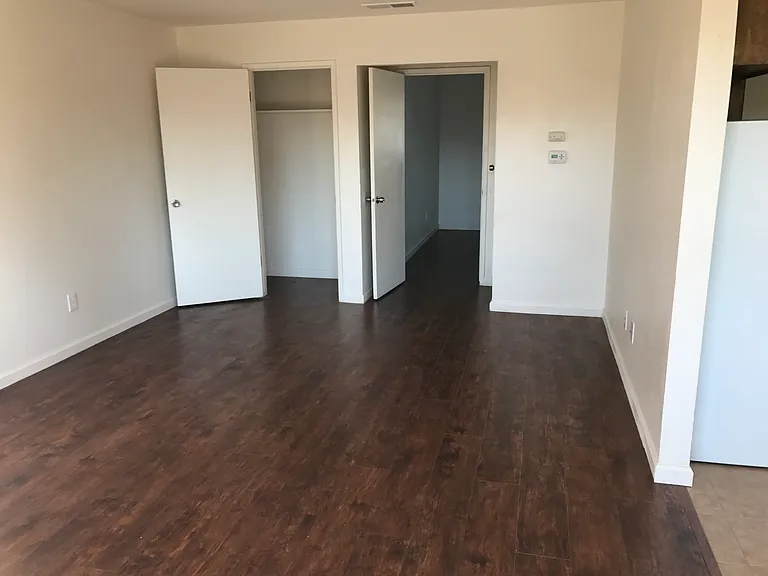 Plaza Garden Apts. — Photo 16