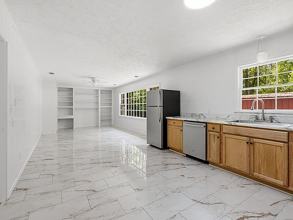 5th image of 585 10th Ave NW