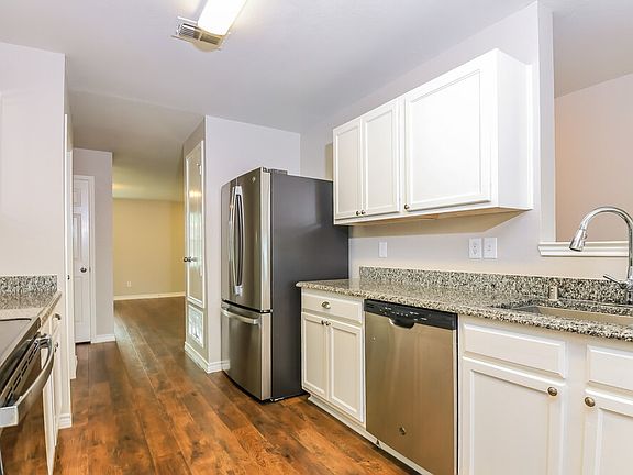 5th image of 1305 Evergreen St