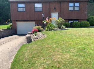 3220 Vermont Dr, Lower Burrell, PA 15068