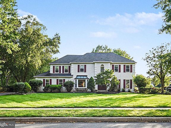 2nd image of 1870 Meredith Ln