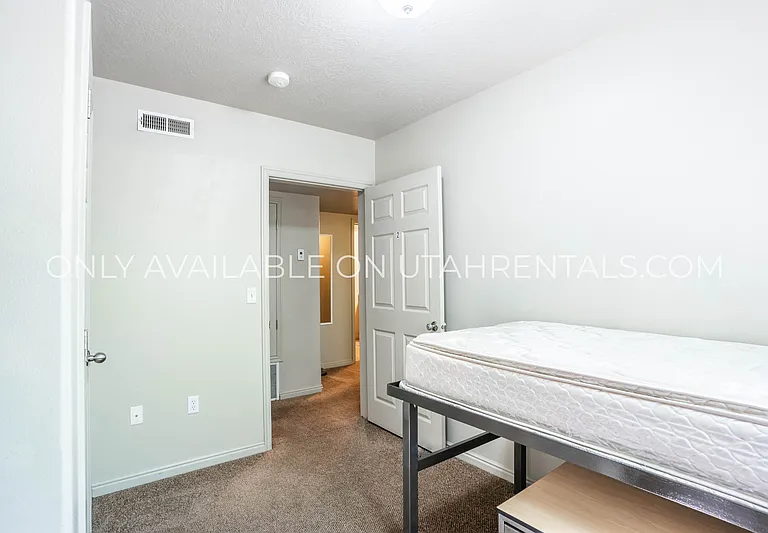 884 E 700 N #E1-1 — Photo 7