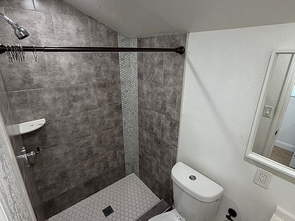 4th image of 915 Sunwood Ln