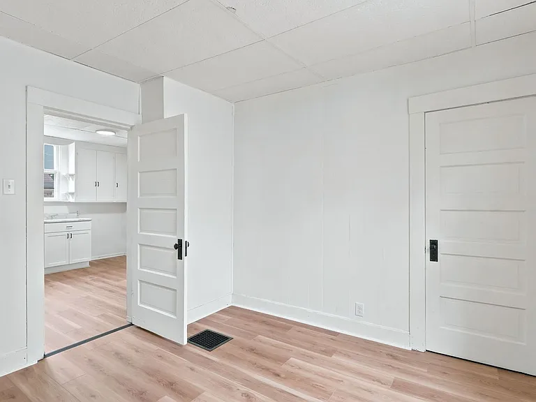 3034 Abbott St — Photo 38