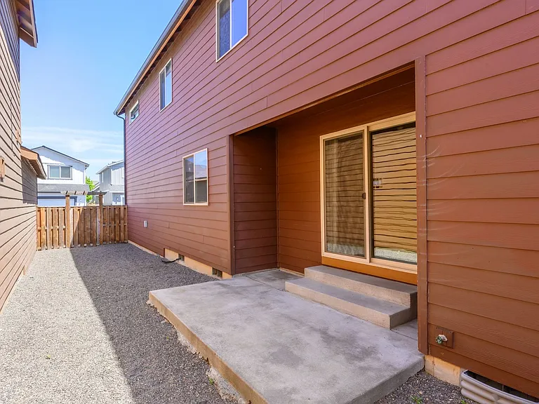 20468 Brentwood Ave — Photo 34