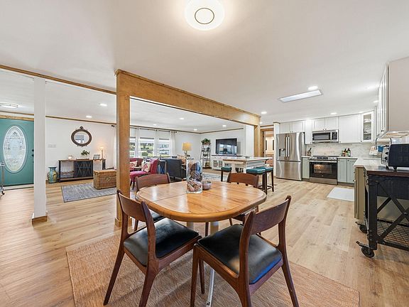 11th image of 115 Willow Way