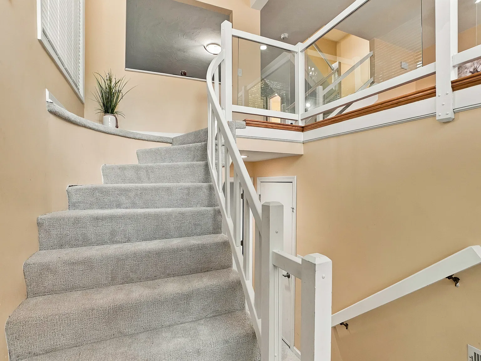 2 bed, 2.5 bath, 1946 sqft, $3,450 — Photo 3