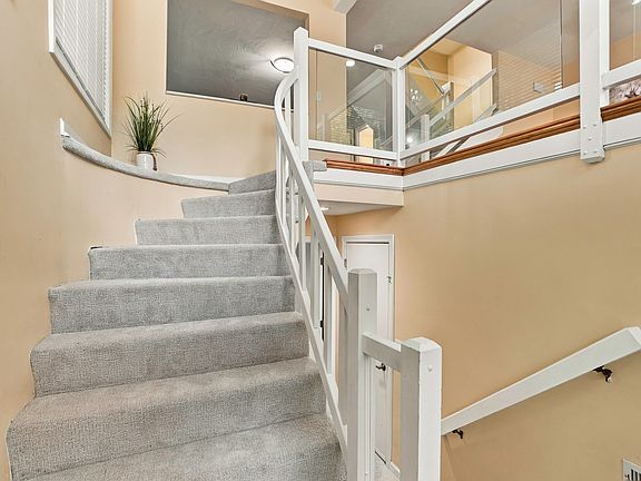 3rd image of 139 Captain Eames Cir