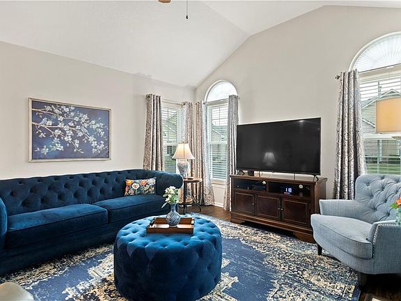 3rd image of 2038 W 139th St