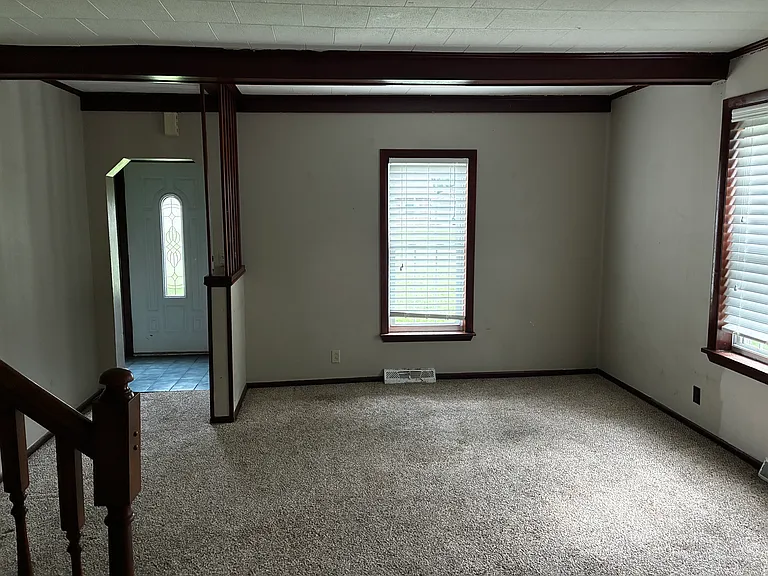 613 Lott St — Photo 4