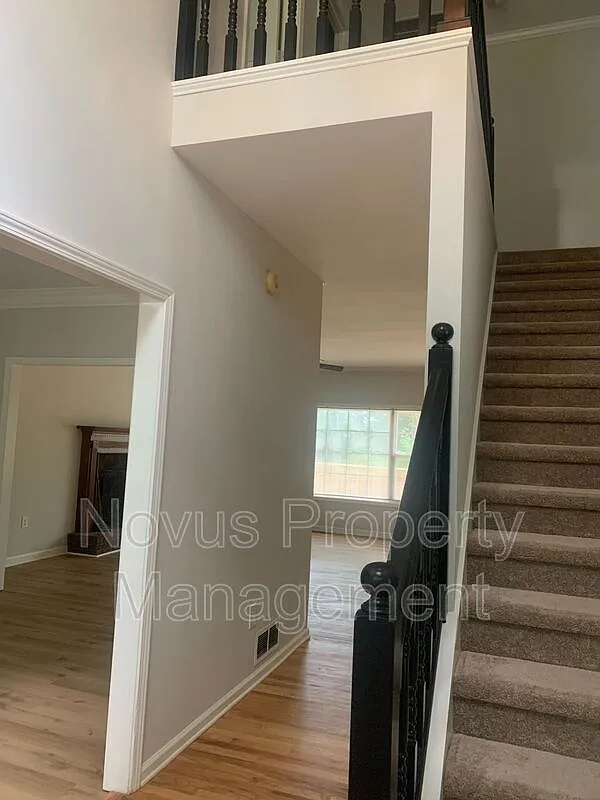 4 bed, 2.5 bath, 2833 sqft, $2,190 — Photo 3