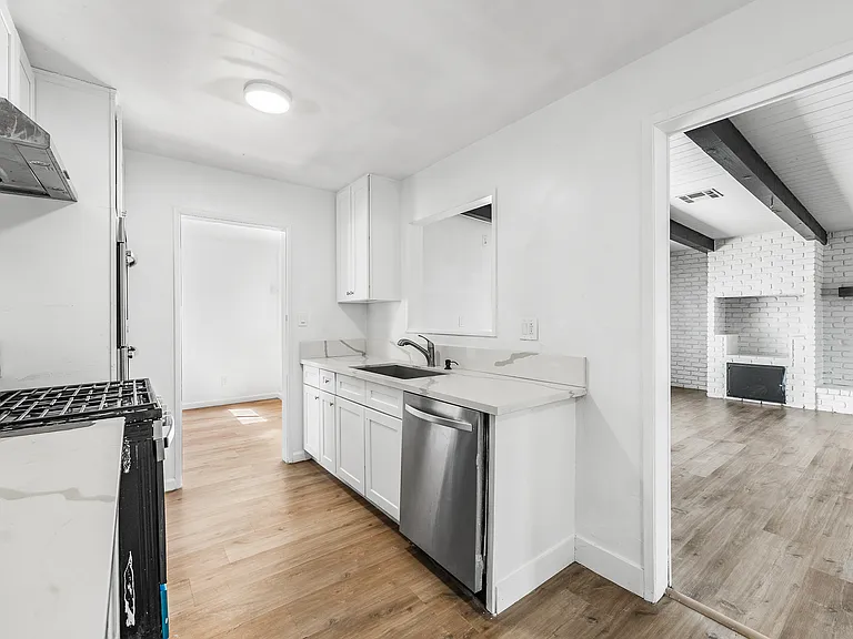 442 Lightcap St — Photo 5