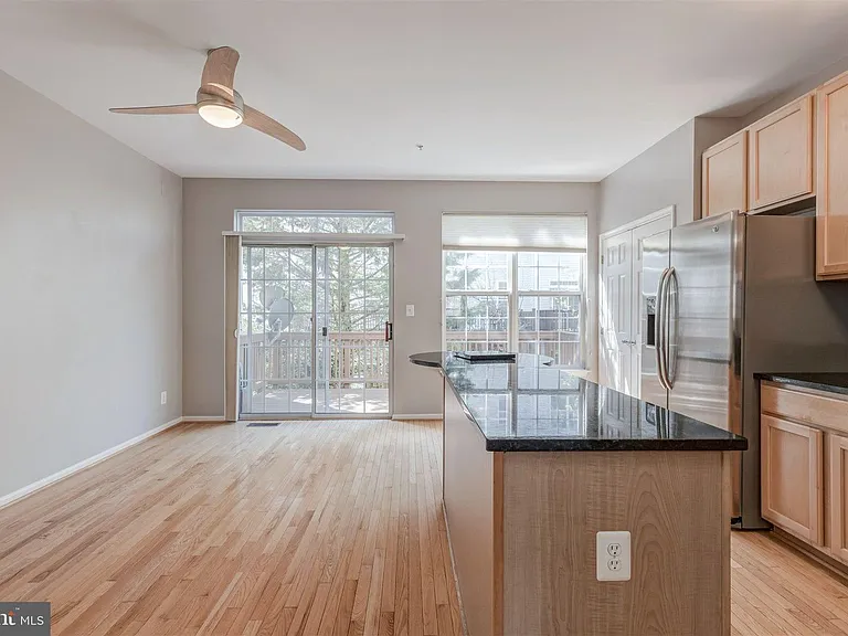 5140 Donovan Dr — Photo 9