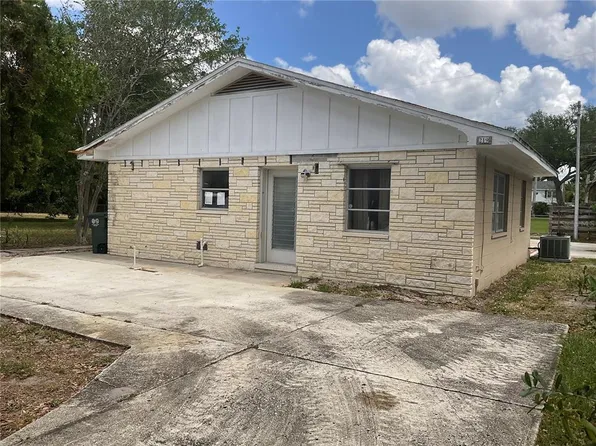 219 27th St W, Bradenton, FL 34205