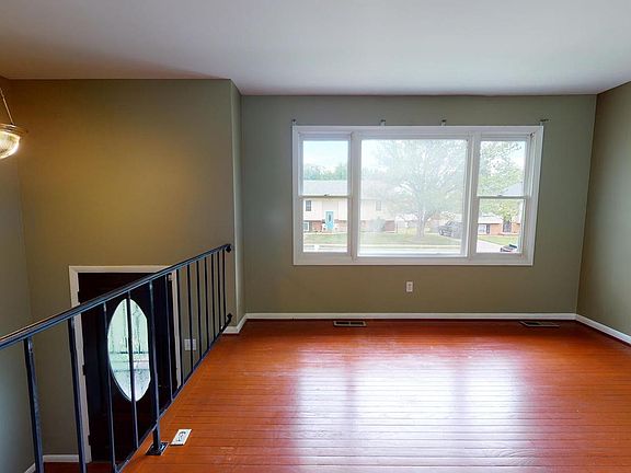 4th image of 1006 Paddington Pl