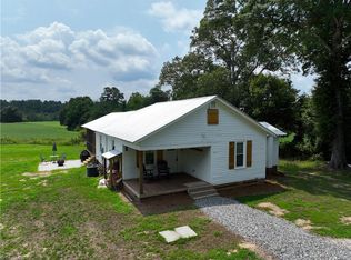 1581 Brook Cove Rd, Walnut Cove, NC 27052
