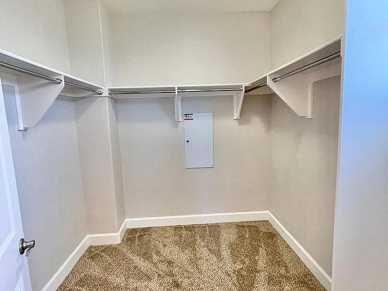 1736 Parkway Dr N — Photo 25