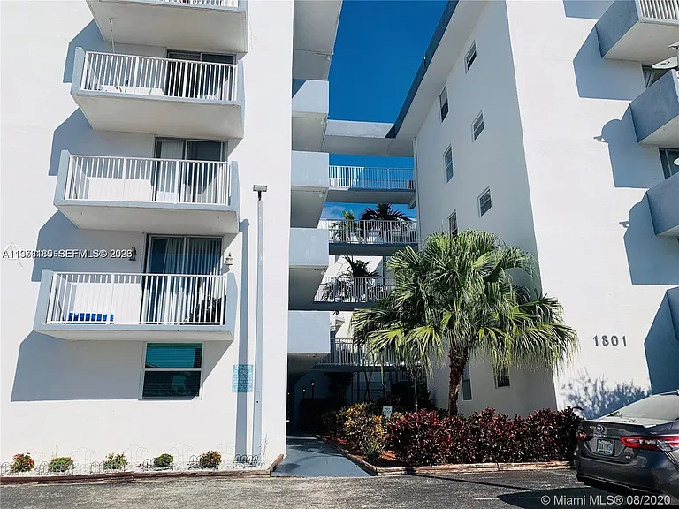 1801 S Treasure Dr #101 — Photo 1