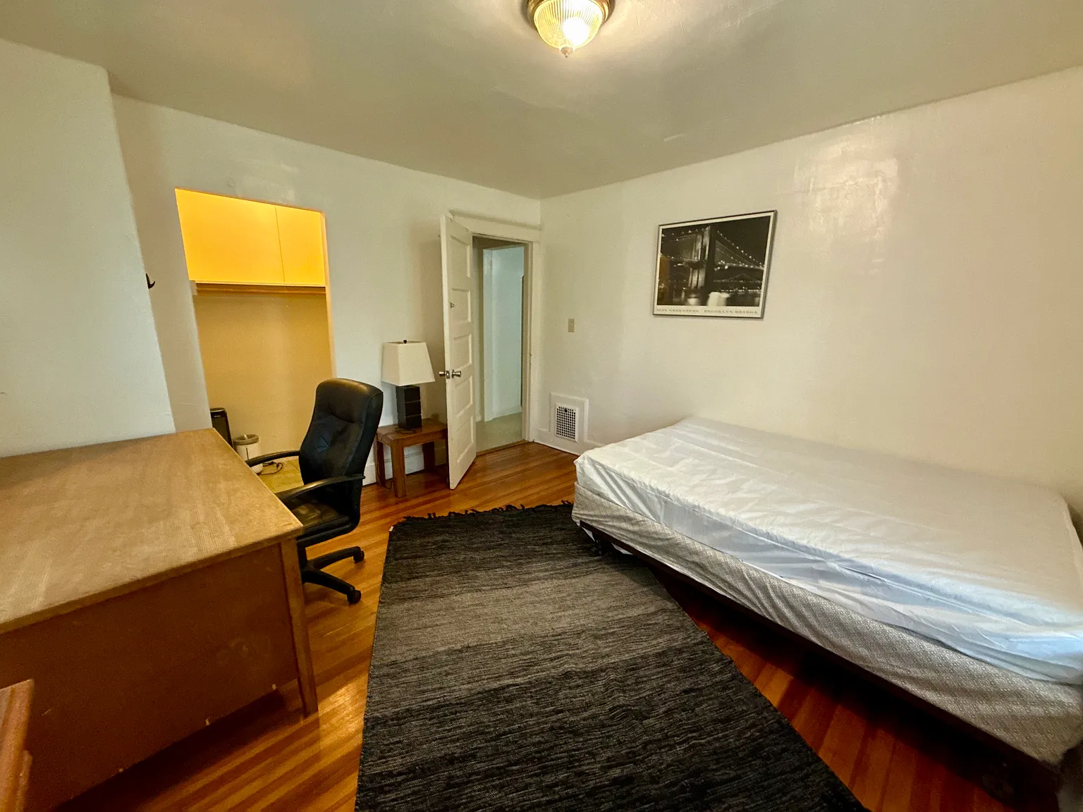 3 bed, 1200 sqft, $1,800 — Photo 4