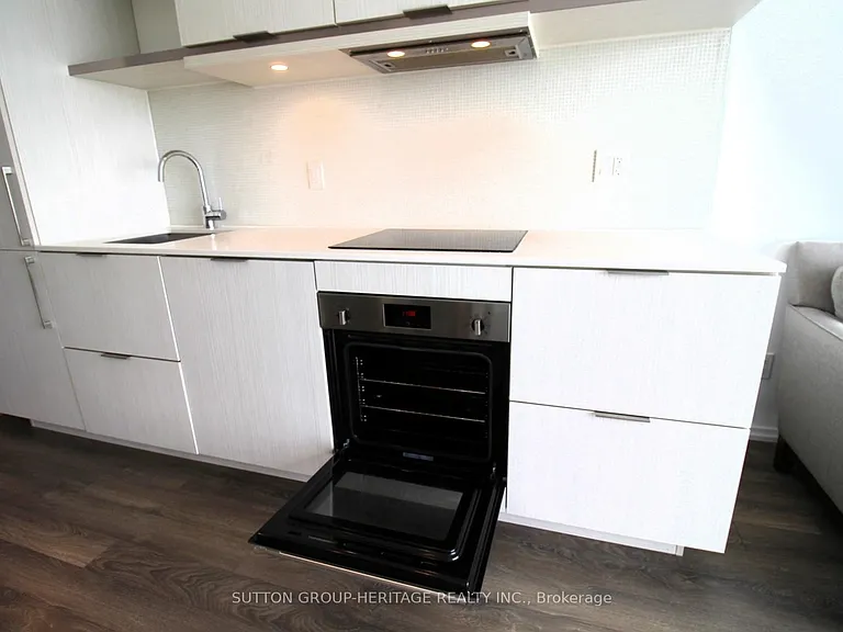 197 Yonge St #4714 — Photo 33