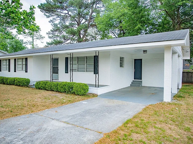 608 Holiday St — Photo 2