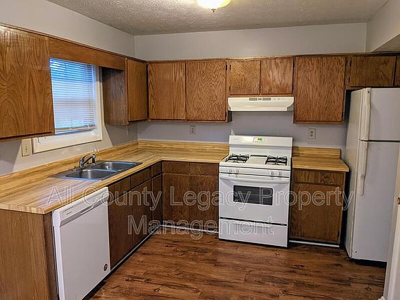 5th image of 2961 Spruce Cir