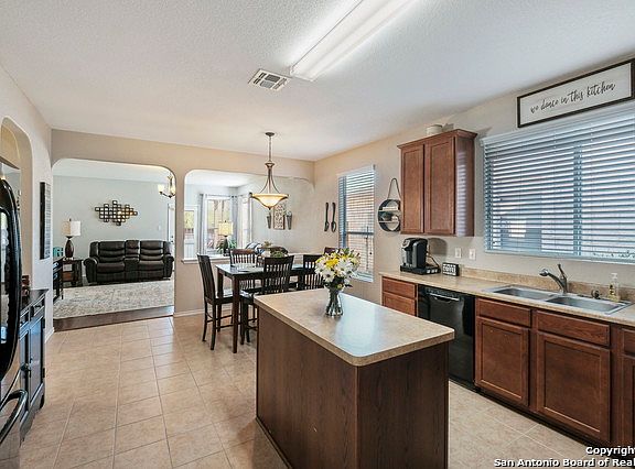 3rd image of 6107 Valparaiso Way