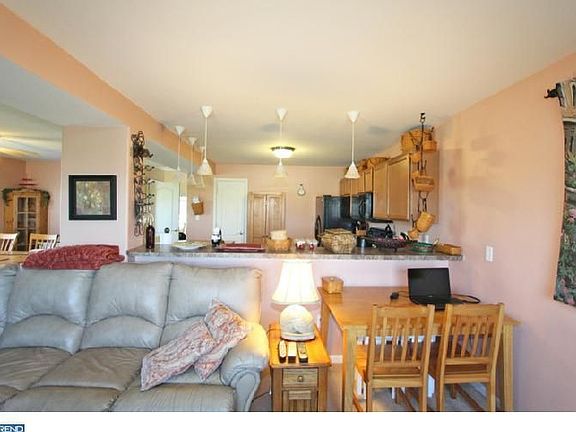 4th image of 267 Avonbridge Dr
