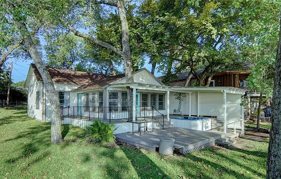 1st image of 1102 W Lake Dr