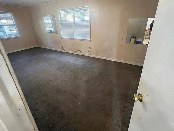 5th image of 916 E Birch Dr