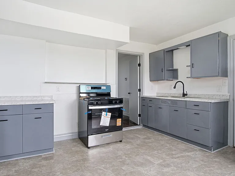 2228 SW Grand Blvd — Photo 21