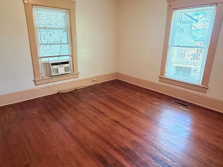 453 W Haywood St #A — Photo 13