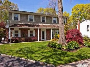 18 Fox Ln, Dix Hills, NY 11746