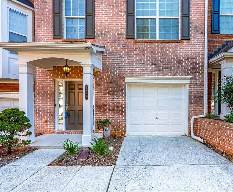3 bed, 3.5 bath, 1702 sqft, $2,800 — Photo 2