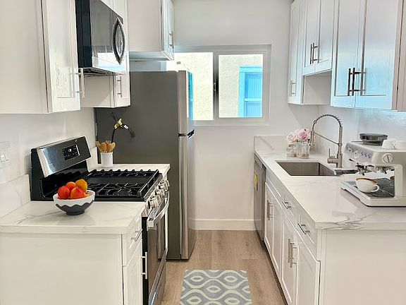 2nd image of 934 S Saint Andrews Pl #3