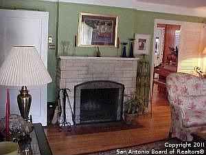 4th image of 230 Larkwood Dr