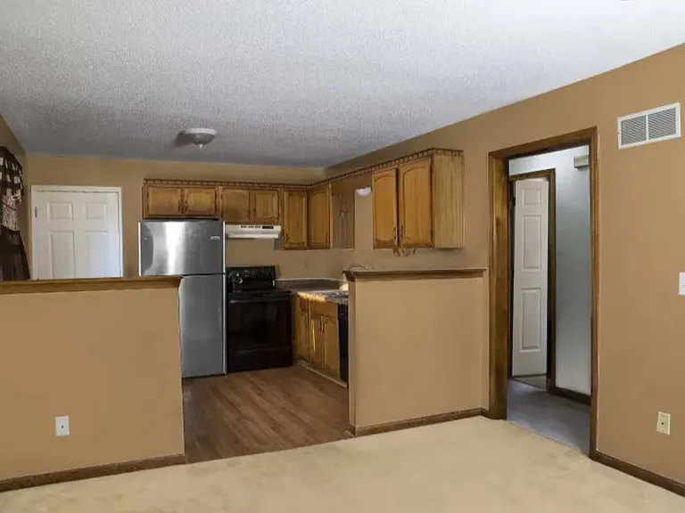 5516 NW Cimarron Dr — Photo 2