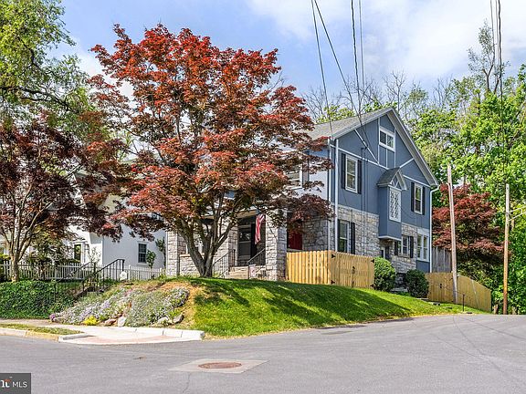 4th image of 301 Courtfield Ave