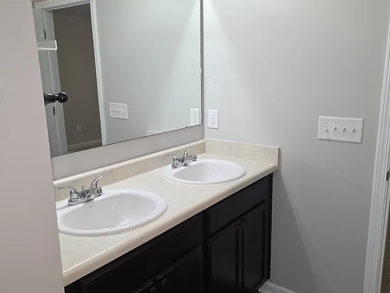 553 Old Salem Dr — Photo 20