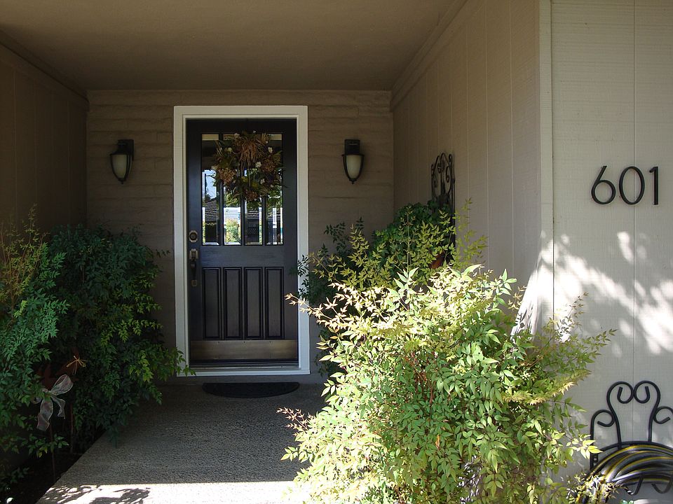 1st image of 601 S Mills Ave