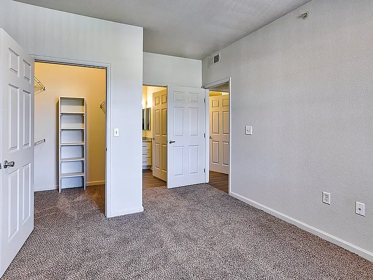 Shadow Mountain Apartments — Photo 3