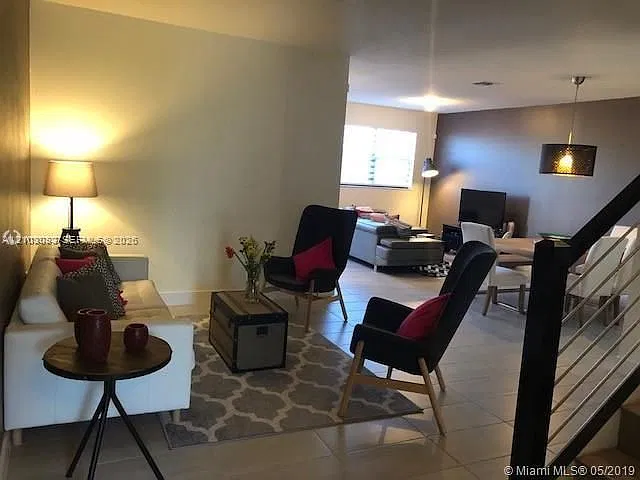 3 bed, 2.5 bath, $4,200 — Photo 2