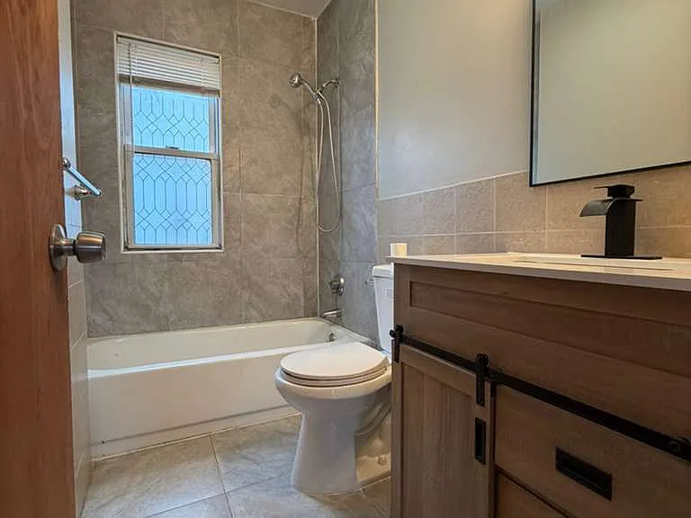 168 Lloyd St #2 — Photo 1