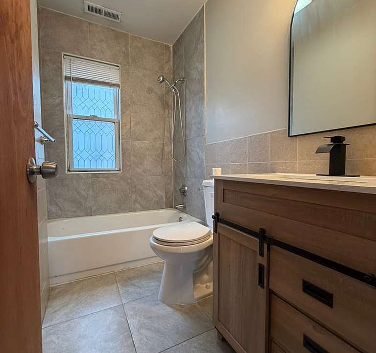 1st image of 168 Lloyd St #2