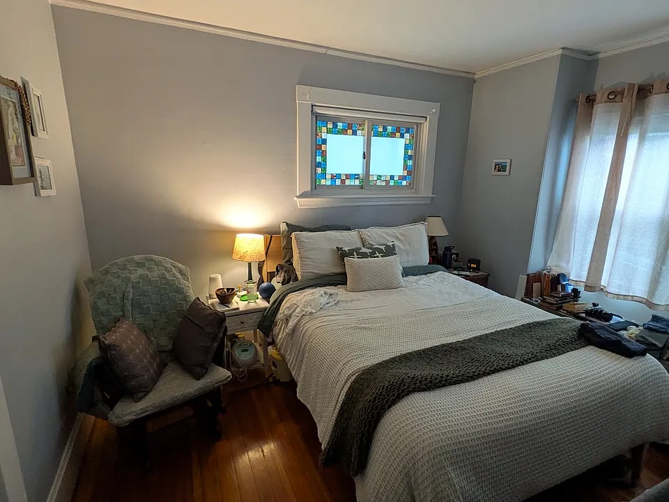 King size bedroom