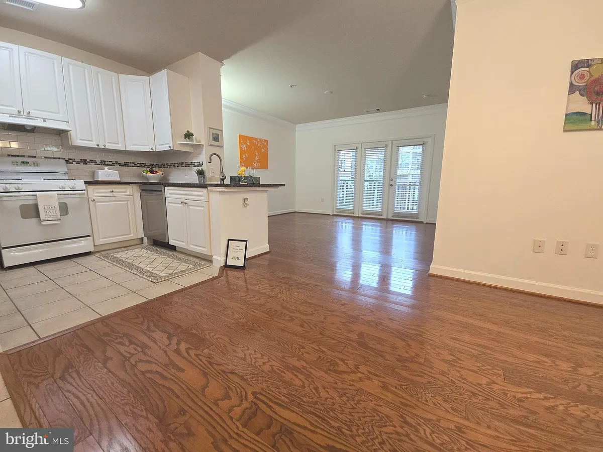 Building Photo - 501 Hungerford Dr #110