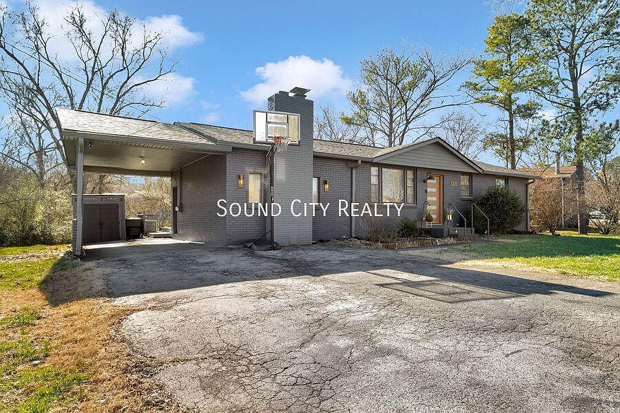 1st image of 3221 Cloverwood Dr