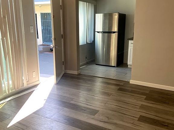 5th image of 3939 Stevely Ave APT 21