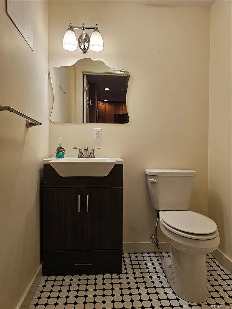 2 bed, 2.5 bath, 800 sqft, $1,700 — Photo 4