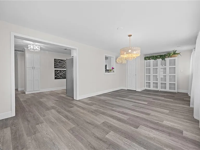 1051 Cypress Woods Dr — Photo 12